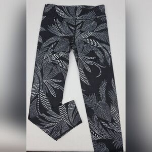 JoyLab Women's Black White Gray Leaf-Print Leggings Size Medium D-3128